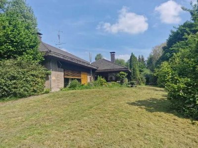 *Bungalow freistehend + weitere Etage möglich, Garagen, Schwimmbad, Teich groß, zus