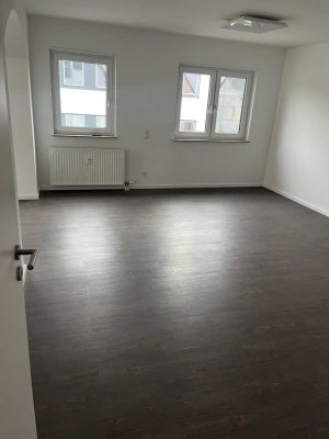 ***EINZIEHEN-WOHLFÜHLEN!***HELLE UND GERÄUMIGE 3,5 ZKB-WOHNUNG MIT GROSSER TERRASSE