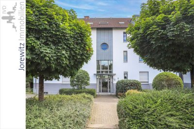 Bielefeld-Jöllenbeck: Großzügige 3 Zimmer-Dachgeschosswohnung mit 2 Bädern und schönem Balkon