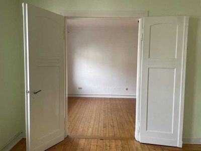 Sehr schöne helle  renovierte Altbauwohnung 4-Zimmer mit Balkon und Wintergarten im Bielefelder Oste