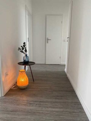 ***NETTE MIETER GESUCHT - 3 ZIMMER WOHNUNG MIT BALKON  IN KREFELD-HÜLS***