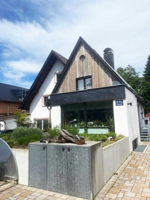 DHH mit 4 Zimmern, 2 Bädern, EBK und Terrasse in München-Lochhausen