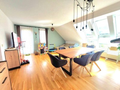 Dachgeschoßwohnung mit Balkon und Stellplatz - Garten und Natur inklusive!