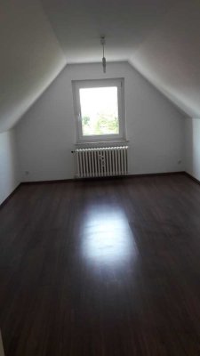 Modernisierte Dachgeschosswohnung mit einem Zimmer und EBK in Braunschweig-Rautheim