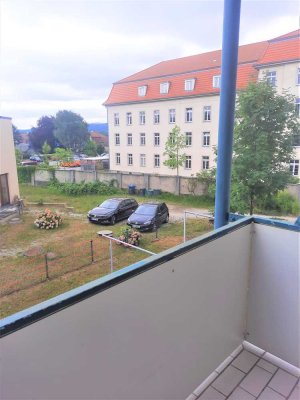 "Geräumige 3-Raumwohnung mit Balkon in Top-Lage! Ihr neues Zuhause in bester Umgebung!"