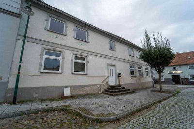 Renovierungsbedürftiges Mehrfamilienhaus im Herzen von Wesenberg