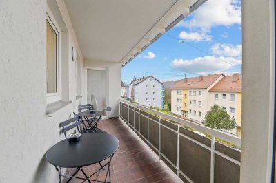 Möblierte 2 Zimmer Wohnung. Mit Einbauküche, Balkon, Parkplatz und schnellem Internet