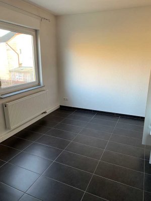 Günstige, sanierte 2,5-Zimmer-Wohnung mit EBK in Hochspeyer