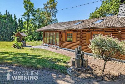 Möbliertes Blockhaus in Waldrandlage mit über 2.700m² Grundstück.