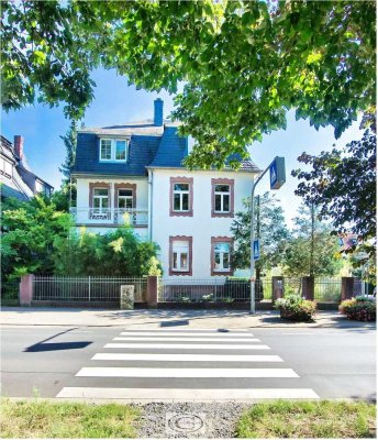 Vor den Toren der Stadt...Traumwohnung (möbliert) in charmanter Altbauvilla! Neu Isenburg! FREI!