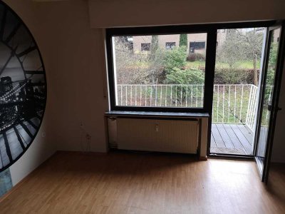 Wohnung im 1. OG, dreieinhalb Zimmer sowie Balkon und Einbauküche in Bruchertseifen