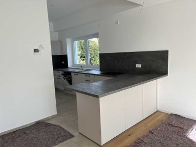 Erstbezug nach Kernsanierung mit Einbauküche: Exklusive 2-Zimmer-Wohnung mit geh. Innenausstattung