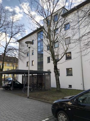 Sanierte Wohnung mit drei Zimmern sowie Balkon und Einbauküche in Darmstadt