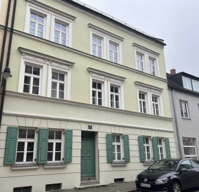 Freundliche 2-Zimmer-Wohnung mit Balkon und Einbauküche in Ingolstadt