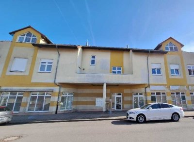 Eigentumswohnung in zentraler Lage in Burg / 2-Raum-Wohnung mit EBK im 1. OG