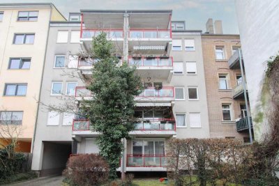 Sehr schöne, gepflegte und bezugsfreie 3-Zi.-Whg. mit Duplexstellplatz und Balkon in Fürth