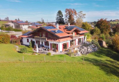 Zwei Einheiten, ein Zuhause - Exklusives Wohnen im Zweifamilienhaus in Lechbruck am See