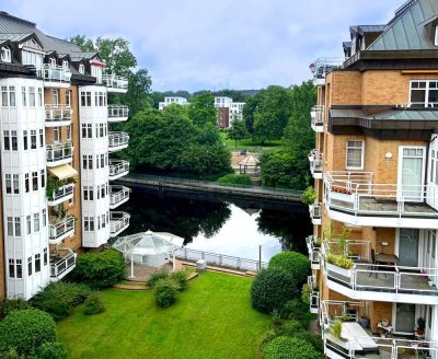 Galeriewohnung mit Wasserblick auf die Alster - Eppendorf! 

Dachterrasse, 2 Balkone, Sauna, Kamin