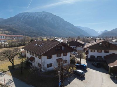 Was für Aussichten: 2-Zimmer-Dachgeschosswohnung in Ruhpolding