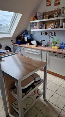 + Schöne 3 Zimmer Dachgeschosswohnung, Balkon, Tageslichtbad u. vieles mehr +