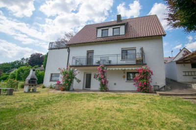 Zweifamilienhaus mit Blick auf das Neuensteiner Schloss!