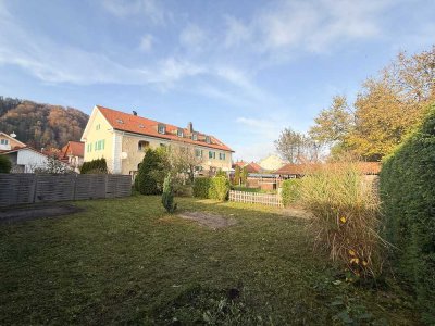 Großzügige 4 Zimmer Wohnung mit eigenem Garten im 1. Obergeschoss