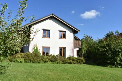 **Stilvolles Architektenhaus mit großem Grundstück, einzigartigem Weitblick, Carport und Garage**