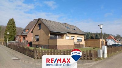 Verklinkertes Einfamilienhaus mit Keller, Garage und Carport! (RK-6255)