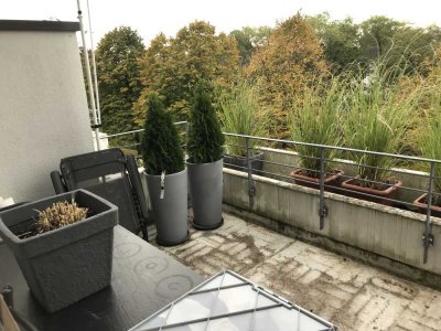 Helle 2-Zimmerwohnung mit großem Balkon und Blick ins Grüne - Düsseldorf Unterrath