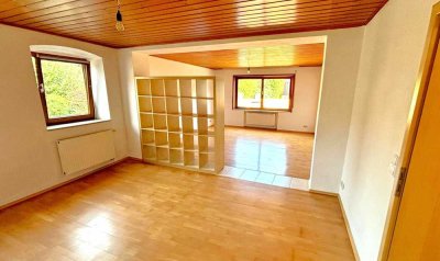 schöne große 4 ZKB-Wohnung im EG, gemütlicher Innenhof, ruhige Lage …