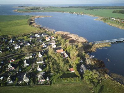 EINMALIG: Wassergrundstück auf der Insel Rügen -EFH mit Fewo + separatem Ferienhaus u.3.800m² Land