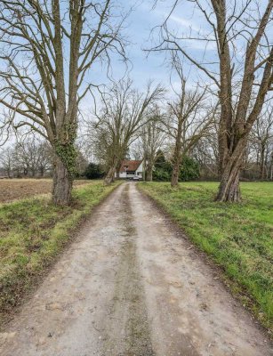 5.521m² mitten in den Feldern! Freie Gestaltungsmöglichkeiten und viel Potenzial!