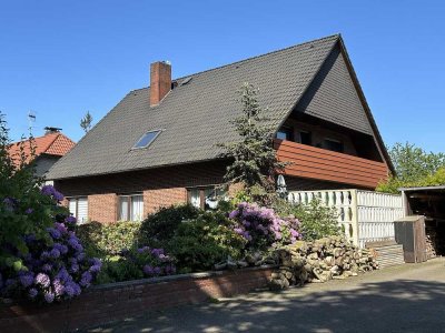 Loxstedt-Stinstedt: Attraktives Zweifamilienhaus mit Wintergarten und Außenpool
