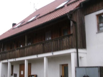 Exklusiv gelegene, gepflegte 3-Raum-Maisonette-Wohnung mit Dachterasse und EBK in Erdweg-Welshofen