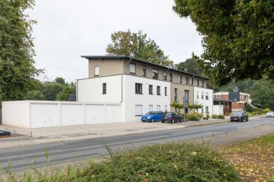 ***Helle 3-Zimmer-Wohnung mit Terrasse, hohen Decken und eigener Garage***