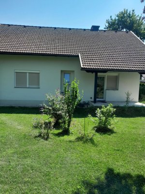 Günstiges, großes und neuwertiges Einfamilienhaus mit fünf Zimmern und Einbauküche in Poggersdorf (9130)