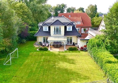 Moderne Stadtvilla mit Blick ins Naturschutzgebiet