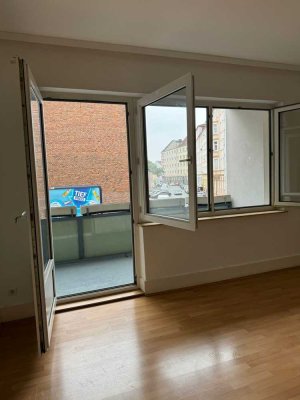 Stilvolle 3-Raum-Wohnung mit Balkon und EBK in Hannover