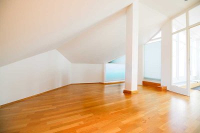 Exklusives Wohnen über den Dächern: Stilvolle 5-Zimmer-DG-Wohnung im Preußischen Viertel