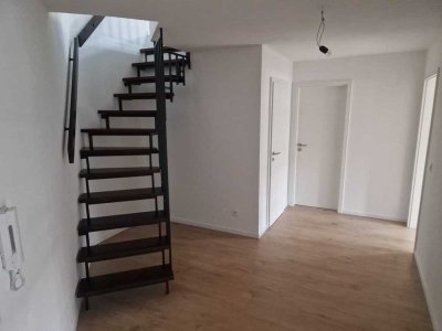 Erstbezug nach Sanierung: Stilvolle 4 5-Raum-Maisonette-Wohnung mit Parkgarage