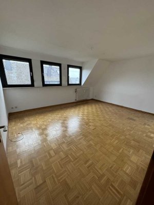 Attraktive 4-Zimmer-Dachgeschosswohnung mit Balkon und EBK in Boppard-Buchholz