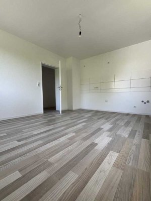 **Sonne pur** + frisch RENOVIERT + großer BALKON