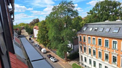 VON PRIVAT UND FREISTEHEND im schönen Gohlis-Süd mit Terrasse: Dachgeschosswohnung