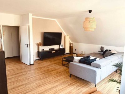 Attraktive und modernisierte 2,5-Raum-DG-Wohnung mit Balkon in Lünen