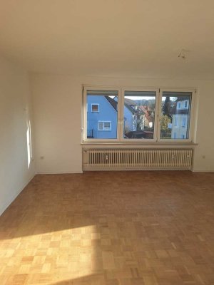 Attraktive und vollständig renovierte 5-Raum-Wohnung mit Balkon in Lauterbach (Hessen)