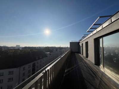 Erstbezug: 3-Zimmer Dachgeschosswohnung mit Terrasse (Whirlpool möglich) - Dusche &amp; Badewanne - Ausblick Nordbergstraße - Nahe U4 - hauseigenes Gym, Co-Working Space &amp; Dachterrasse