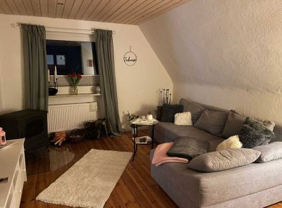 Mit Kamin! Gemütliche 2,5-Zimmer-Dachgeschosswohnung Gartennutzung