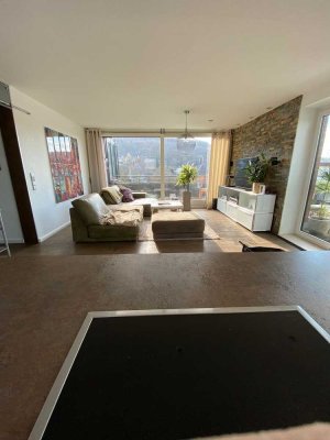 Modernisierte Penthousewohnung mit drei Zimmern sowie Dachterrasse und EBK in Hameln