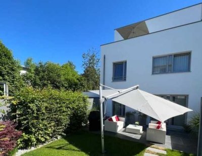 Moderne Doppelhaushälfte mit Design und klaren Linien in Steppach - Nähe Uniklinik