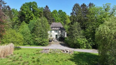 Herrenhaus am See mit eigener Heilquelle...